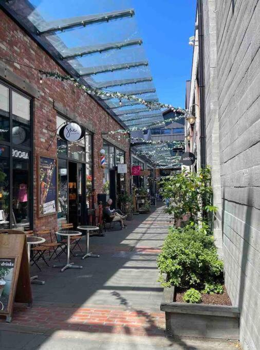 4 Minutes Walk To Riverside Market!4bed 4 Bath Apartment Christchurch